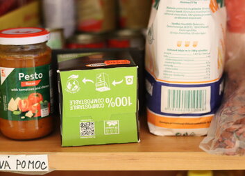 Lidé v nouzi nově můžou pro jídlo na Charitu