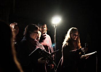 Nalaďte se na Vánoce na benefičním koncertě v jeskyních