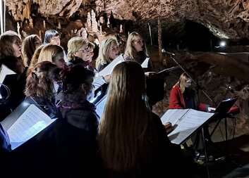 Nalaďte se vánočně na benefičním koncertě v jeskyních